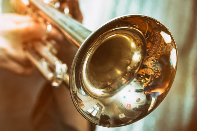 Close up image of a trumpet 